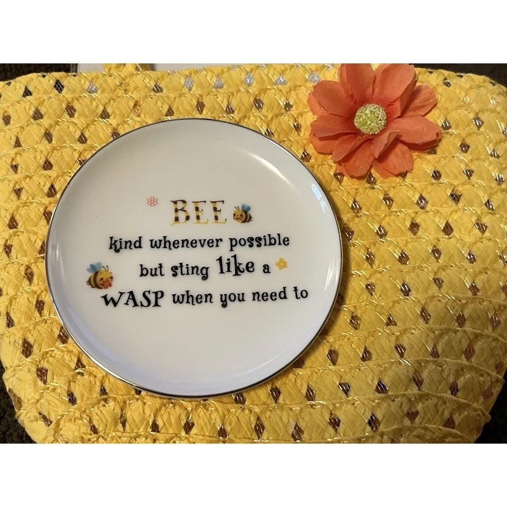 Bee Kind Whenever Possible But Sting Like A Wasp - New - Mini Trinket Ring Dish - Picture 1 of 8